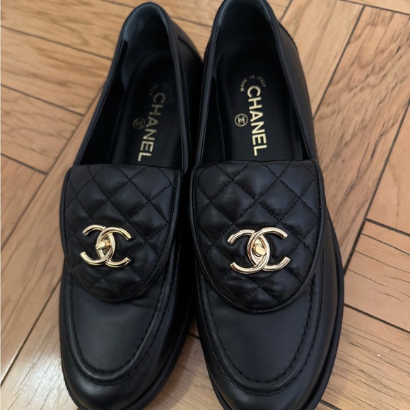 CHANEL Black Lambskin Quilted Loafers - Picture 5 of 8